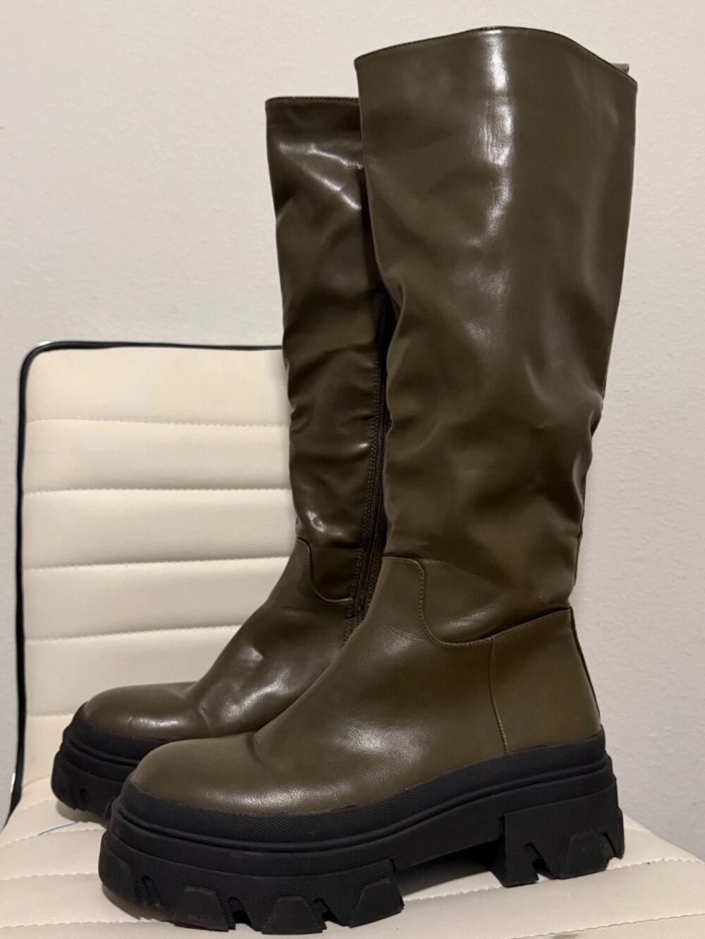 Women’s Knee High Platform Boots Olive Green Size 9 / EU 39 Chunky Lug Sole